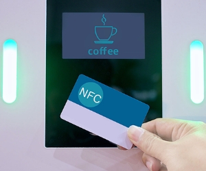 NFCカードをかざして自動提供を受けるイメージ